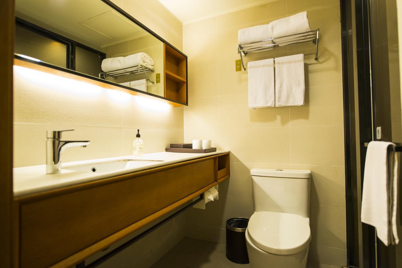Ji Hotel Shanghai Hongqiao Airport Huqingping Highway Exterior photo